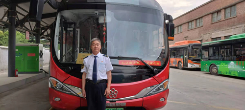 公交車(chē)長(cháng)范照偉榮獲“洛陽(yáng)市優(yōu)秀共產(chǎn)黨員”稱(chēng)號