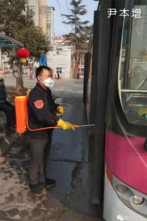 抗擊疫情，讓黨旗飄揚在公交防控一線(xiàn)