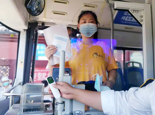 愛(ài)心助考，公交服務(wù)暖人心