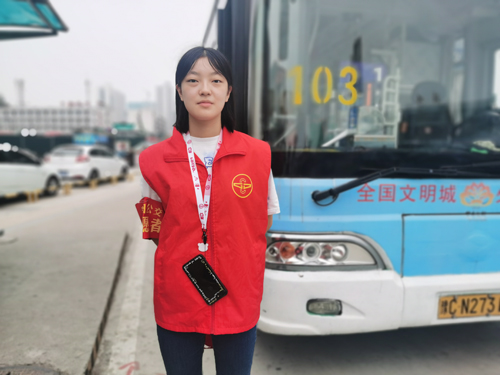 公交職工教女有方00后女孩兒樊述亞以?xún)?yōu)異成績(jì)被北京大學(xué)錄取